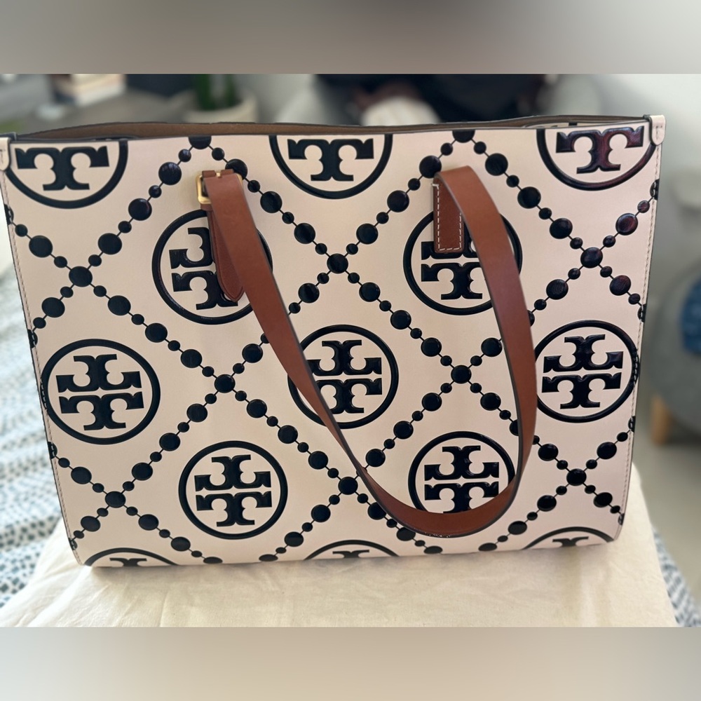 T MONOGRAM CONTRAST EMBOSSED TOTE - Picture 3 of 5